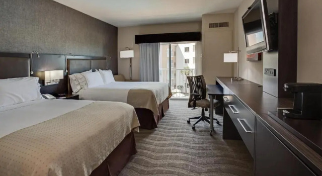 Двухместный номер Standard Holiday Inn Express & Suites Naples Downtown - 5th Avenue by IHG