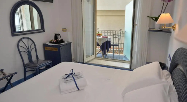 Двухместный номер Standard с частичным видом на море Hotel Pensione Reale
