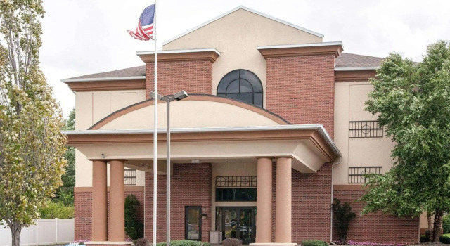 Comfort Inn & Suites Niles, Rezerwuj Hotel Niles Michigan