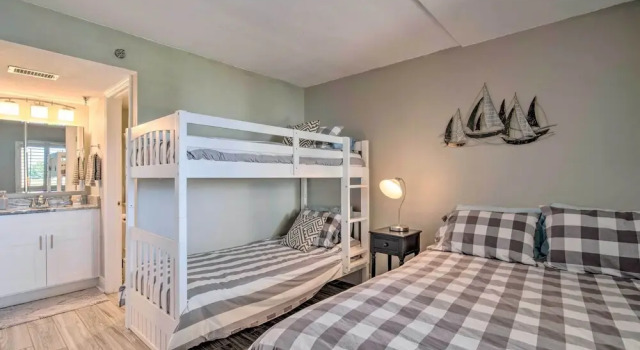 Апартаменты Relaxing Hudson Condo Steps From the Pool!