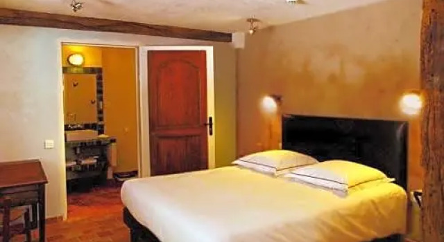 Люкс Relais du Silence Hôtel Universitaire du mieux-être au Mas de Fontefiguières