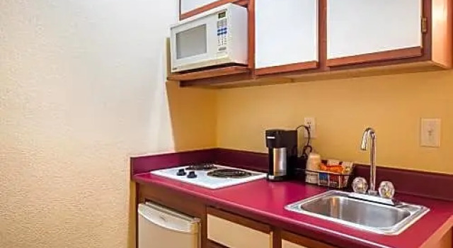 Четырёхместный номер Superior Red Roof Inn Las Vegas