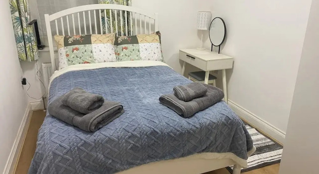 Slough - Sleeps 3 - Petfriendly - Riverside - Bay, Book Hotel Hoteller i Iver med parkering, Parkering