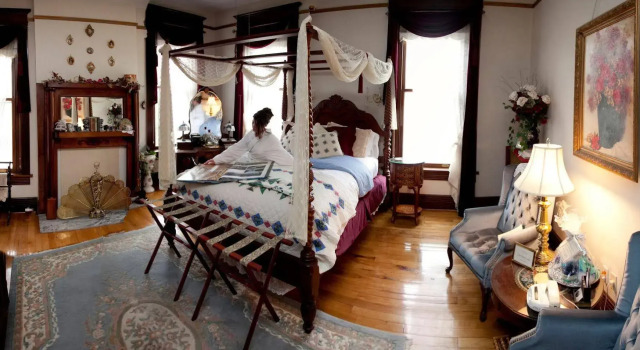 Beall Mansion An Elegant Bed & Breakfast Inn, Book Bed and Breakfast Alton Illinois
