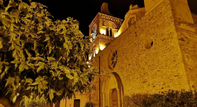 Sulle orme di Federico II, Book Hotel Rocca Imperiale Calabria
