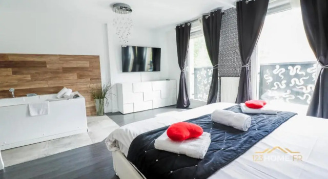 123home- Suite & spa XL, Забронировать Курортный отель Отели Монтеврен с парковкой, Парковка