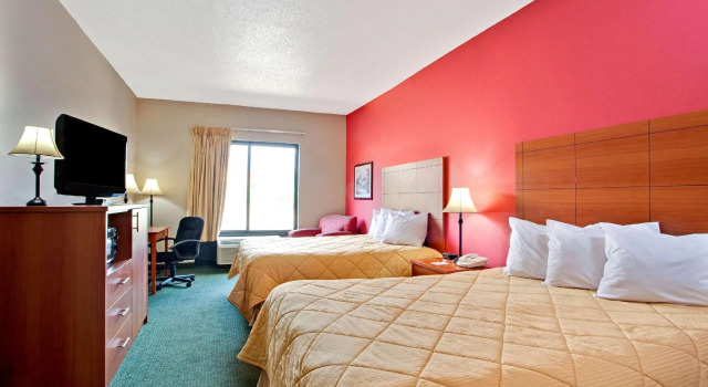 Четырёхместный номер Standard Ramada by Wyndham Pearl/Jackson Airport