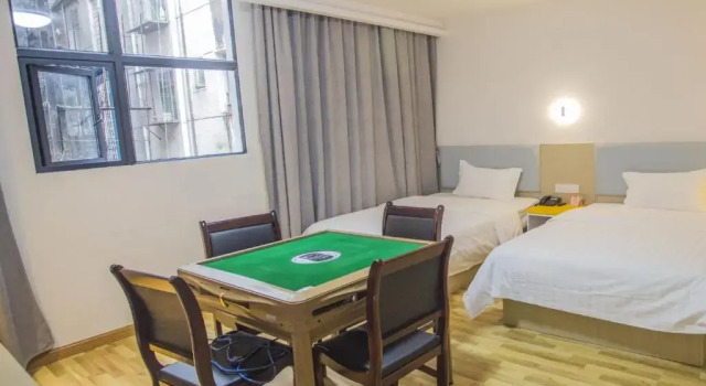 Двухместный номер Standard 7Days Inn Huaihua Zhijiang Pedestrian Street Branch