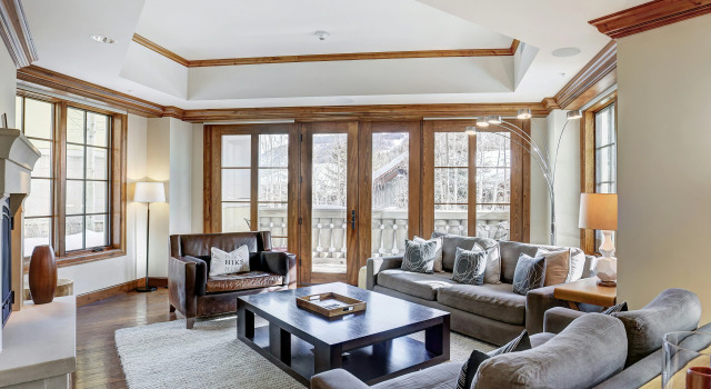 Legendary Lodging at the Ritz Carlton Residences Vail, A Vail Resorts Property, Забронировать Отель Отели Вейл с парковкой, Парковка