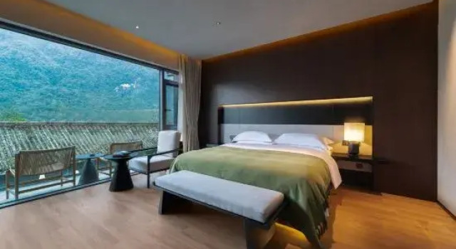 Двухместный люкс с балконом Shanju Fu Private Soup Famous Accommodation
