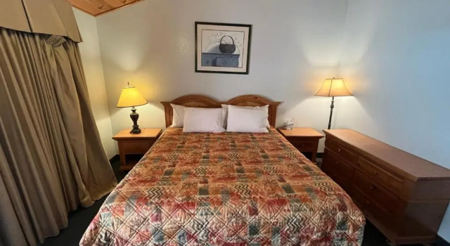 Номер Standard с видом на горы Whispering Pines Lodge
