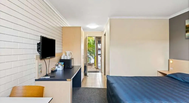 Morayfield Tavern & Motel