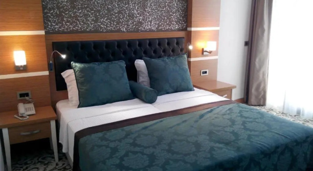 Трёхместный номер Standard Malahit Exclusive City Hotel