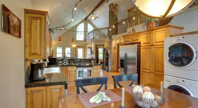 Апартаменты On Main Street: Ouray Getaway w/ Mountain Views!