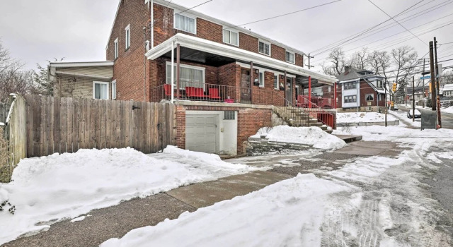 Апартаменты с 4 комнатами 6 Mi to Dtwn: Pittsburgh Townhome w/ Porch