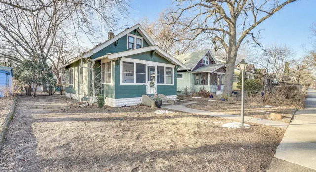 Walk to Beach + Lake Nokomis: Minneapolis Home!, Varaa Lomakoti Hotellit Minnesota pysäköinnillä, Pysäköinti