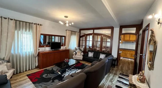 Stunning 4-bed House, Book Hotel Barcelos Minho