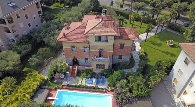 Вилла Villa Barbara - Lake Garda Villa with Pool & Views
