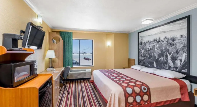 Standard Zimmer Super 8 by Wyndham Midland
