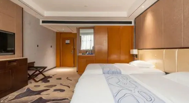 YESTE INT'L Hotel, Rezerwuj Hotel Hotele w Baise z parkingiem, Parking