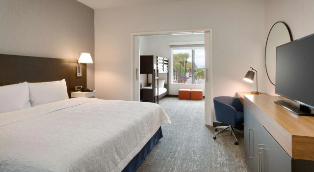 Двухместный номер Accessible Hampton Inn & Suites Anaheim Resort Convention Center