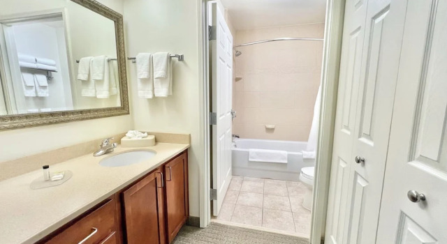 Четырёхместный номер Standard Staybridge Suites Detroit-Novi by IHG