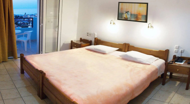 Koni Village Hotel Apartments, Rezerwuj Hotel Hotele w Retimno z basenem, Basen
