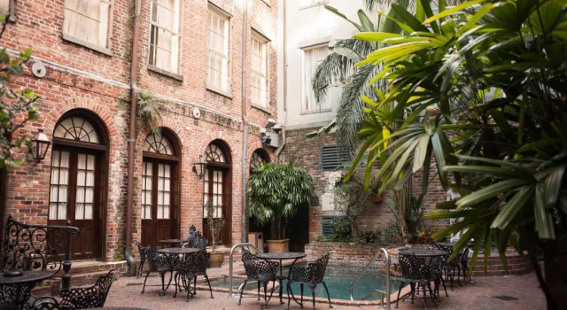 Апартаменты Quarter House Suites