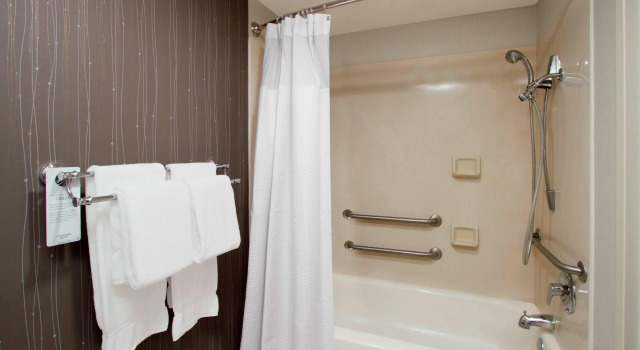 Четырёхместный номер Standard с балконом Courtyard by Marriott Cocoa Beach Cape Canaveral