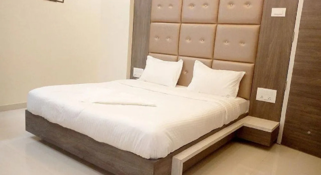 Hotel Pushpak Park