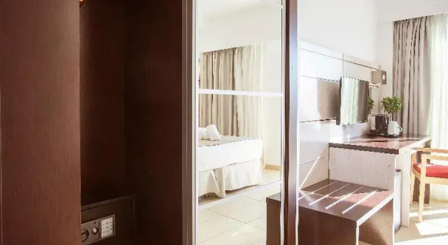 Двухместный номер Standard с балконом и с видом на бассейн Hotel Puchet Ibiza