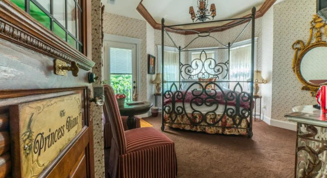 Двухместный номер Deluxe с видом на бассейн The Victoria Bed & Breakfast