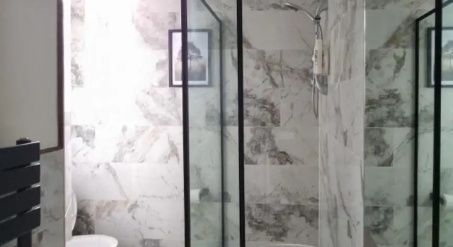 Stylish King Bed Suite - Family/ Contractor, Забронировать Отель Отели Манчестера с парковкой, Парковка