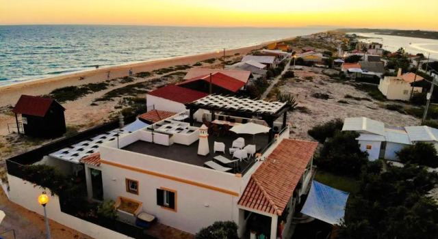 Коттедж Faro Beach House