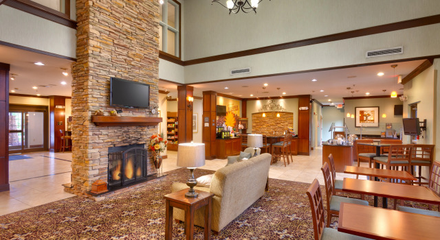 Staybridge Suites Omaha 80th and Dodge, Rezerwuj Hotel Hotele w Omaha z basenem, Basen