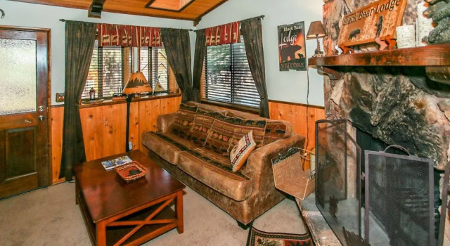 Moose Inn-1836 by Big Bear Vacations, Rezerwuj Dom wakacyjny Big Bear Lake Stany Zjednoczone