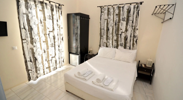 Koukounari Rooms, Rezerwuj Pensjonat Hotele w Saronic Islands z parkingiem, Parking