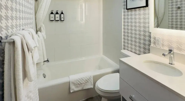 Люкс Отель Quality Inn & Suites Thunder Bay Downtown