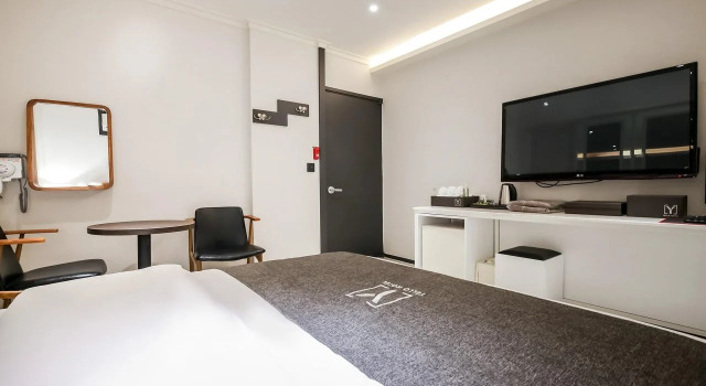 Yellow Hotel