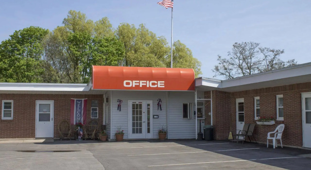 Budget Host Crestview Inn, Забронировать Отель Су-Сент-Мари North Central Ontario, рядом с Chippewa Memorial Hospital
