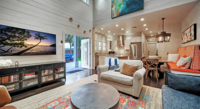16 Palms by Avantstay Luxury Getaway, Backyard Oasis Pool & Playscape Access