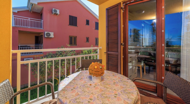 Apartment Marijo, Забронировать Апартаменты/квартира Отели Малинска с парковкой, Парковка