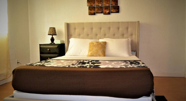 Апартаменты с 2 комнатами Urbana the Charming Well-lit two Bedrooms Apartment