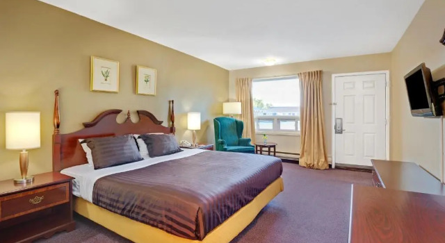 Номер Standard Howard Johnson by Wyndham Lindsay