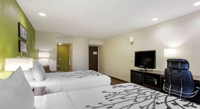 Четырёхместный люкс Sleep Inn Ontario