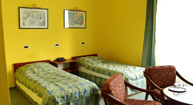 Hotel Central, Book Hotel Hoteller i Western Transdanubia med parkering, Parkering