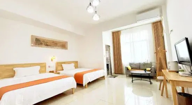 Кровать в общем номере Yearning Inn (Danxia Mountain Scenic Spot)