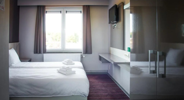 Hotel Les 100 Ciels, Забронировать Отель Отели Сент-Юбер с парковкой, Парковка