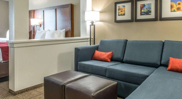 Четырёхместный люкс Comfort Suites Dunnellon near Rainbow Springs