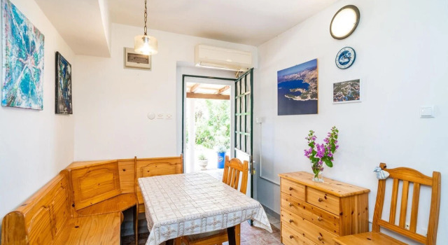 Amazing Apartment in Cavtat With Wifi and 2 Bedrooms, Забронировать Апартаменты/квартира Отели Цавтат с парковкой, рядом с Пляж Циста Лука 1, Парковка